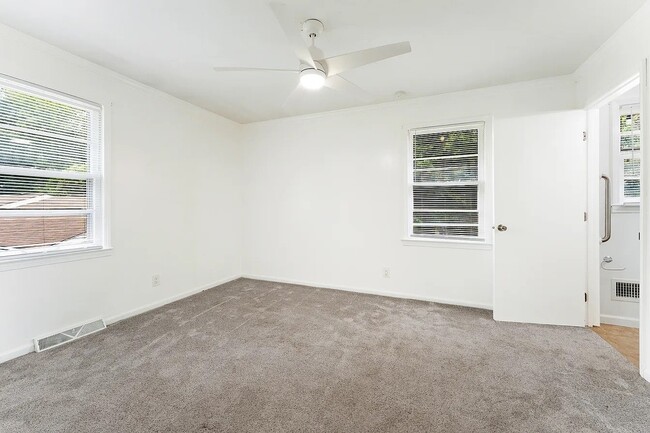 property at 3224 Windsor Ln