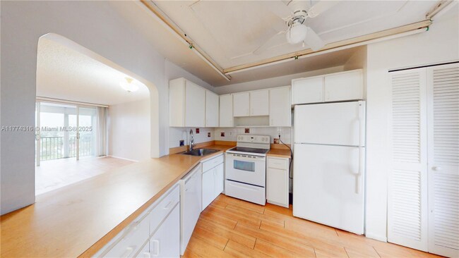 1780 NE 191st St in North Miami Beach, FL - Building Photo - Building Photo