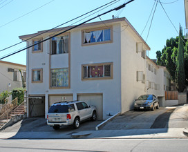 3409-3419 Club Dr in Los Angeles, CA - Foto de edificio - Building Photo