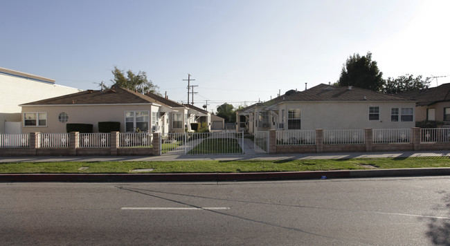 11412-11418 1/2 Victory Blvd in North Hollywood, CA - Foto de edificio - Building Photo