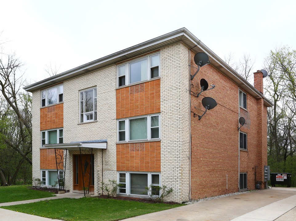 5011 River Rd in Schiller Park, IL - Building Photo