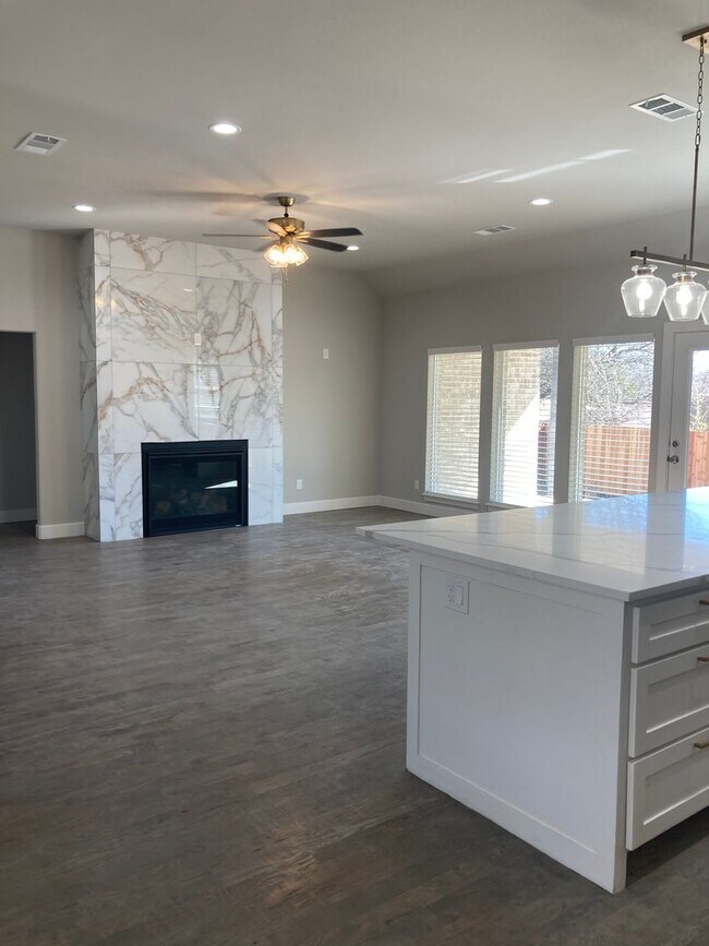 property at 2814 W Eighteenth St