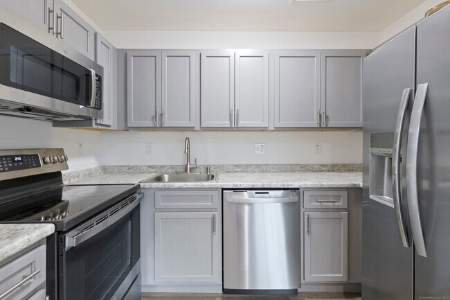 296 Main Ave in Norwalk, CT - Building Photo - Building Photo
