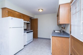 Penn Village Townhomes in Bloomington, MN - Foto de edificio - Building Photo