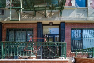 713 E Ninth St in New York, NY - Foto de edificio - Building Photo