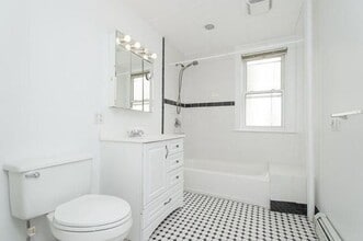 17 E Milton Rd, Unit #1 in Brookline, MA - Building Photo - Building Photo