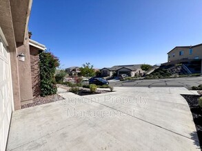 45725 Middle Gate Ct in Temecula, CA - Building Photo - Building Photo