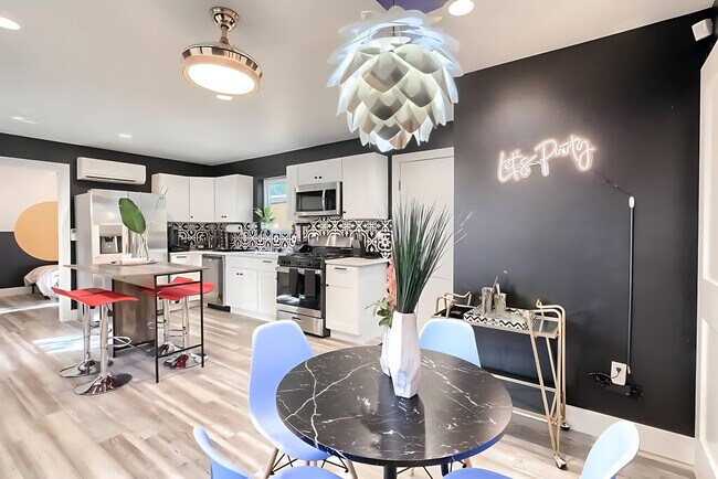 1311 Walnut Ave in Austin, TX - Building Photo - Building Photo
