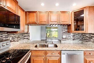 9080 Lime Bay Blvd in Tamarac, FL - Building Photo - Building Photo