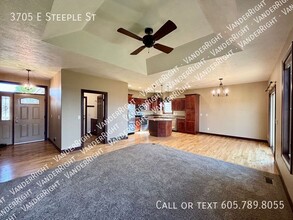 3705 E Steeple St in Sioux Falls, SD - Building Photo - Building Photo