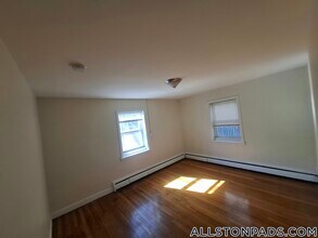 3 President Terrace, Unit 1 in Boston, MA - Foto de edificio - Building Photo