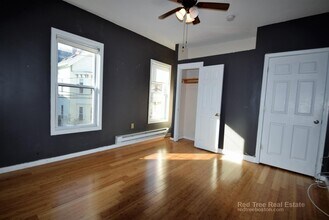 74 Mozart St, Unit 2 in Boston, MA - Foto de edificio - Building Photo