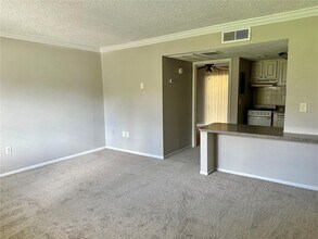 121 Oyster Bay Cir in Altamonte Springs, FL - Building Photo - Building Photo