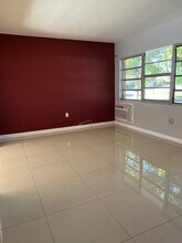 17290 NE 4th Ct in North Miami Beach, FL - Foto de edificio - Building Photo