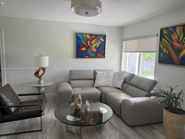 2710 Grant St in Hollywood, FL - Building Photo - Building Photo
