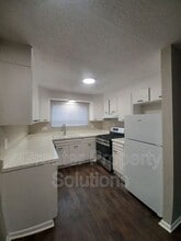5015 NW Kalivas Cir in Riverside, MO - Building Photo - Building Photo