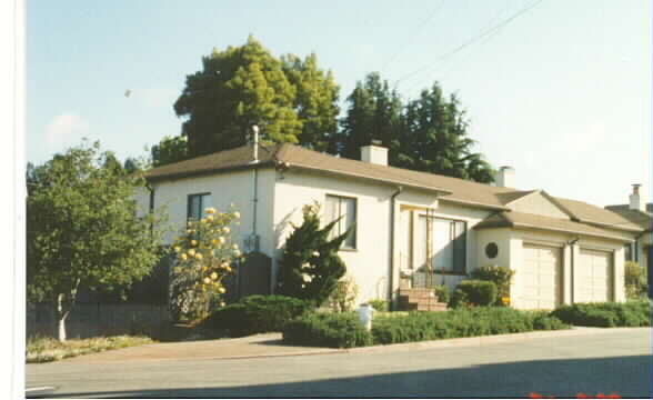 5611 Panama Ave in Richmond, CA - Foto de edificio - Building Photo