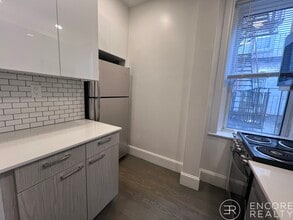 65 Park Dr in Boston, MA - Foto de edificio - Building Photo