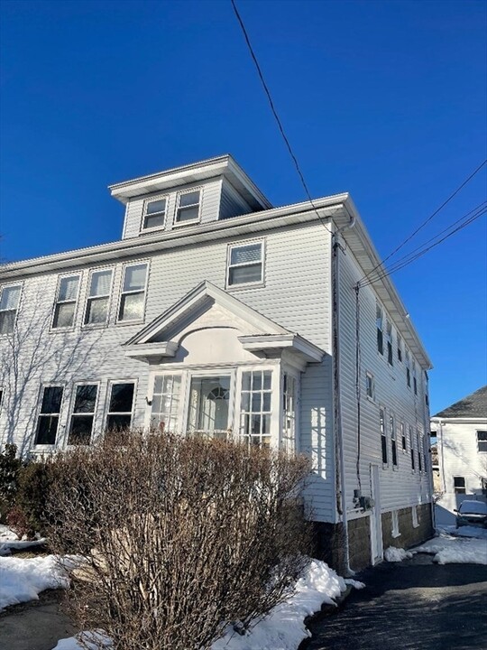 27 Grandview Ave in Watertown, MA - Building Photo