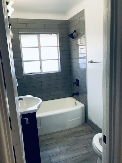 property at 1401 W Clarendon Ave