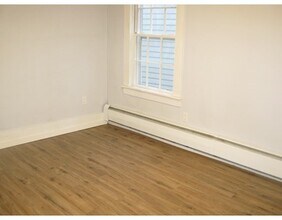 4 Town House Square-Unit -1 in Marblehead, MA - Building Photo - Building Photo