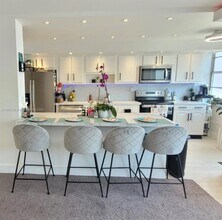 18071 Biscayne Blvd in Aventura, FL - Building Photo - Building Photo