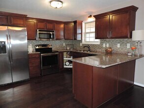 1019 Dwight Eisenhower Way in Clarksville, TN - Building Photo - Building Photo