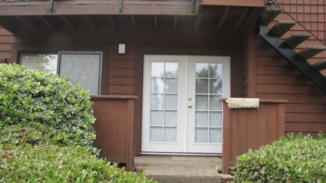 property at 3180 Country Club Dr