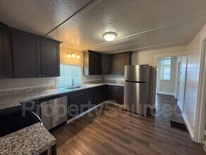 208 N Acacia Ave in Ripon, CA - Building Photo - Building Photo