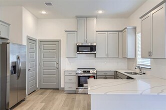 33106 Oak Hts Pl in Magnolia, TX - Building Photo - Building Photo