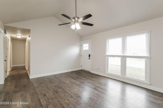 5509 Baywood Dr in Louisville, KY - Building Photo - Building Photo