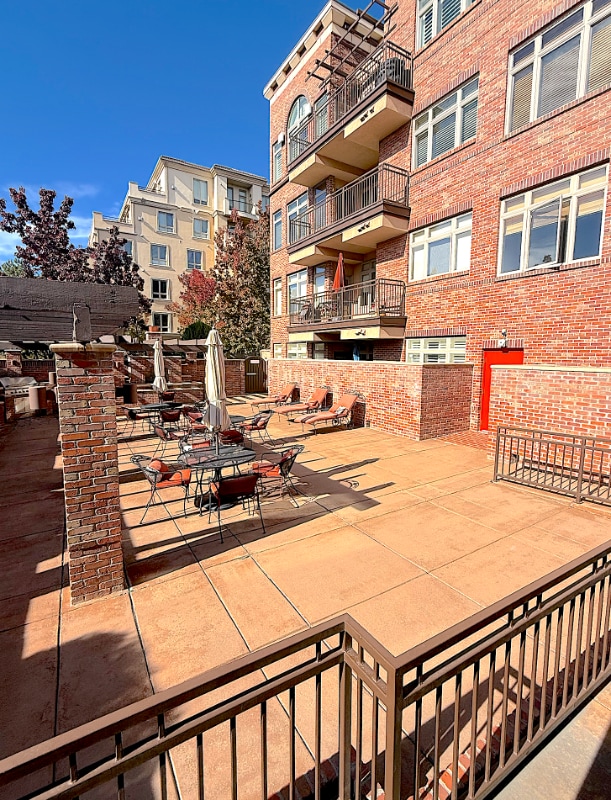 2700 E Cherry Creek S Dr in Denver, CO - Building Photo - Building Photo