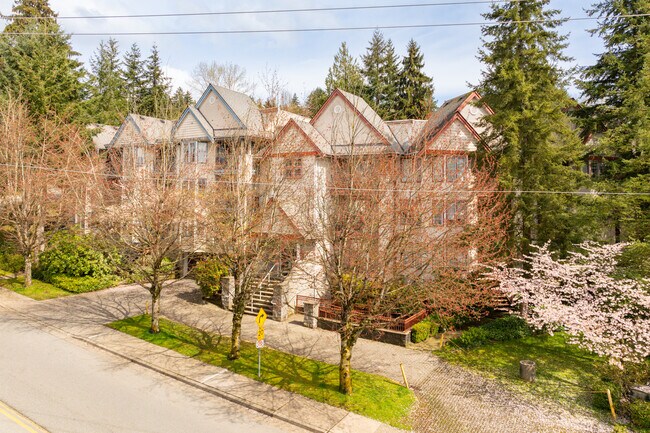 Montclaire Apartments in Coquitlam, BC - Building Photo - Building Photo