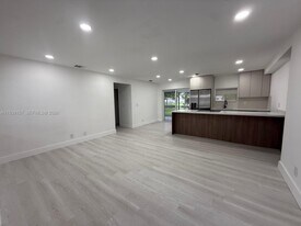 5023 SW 93rd Ave in Cooper City, FL - Building Photo