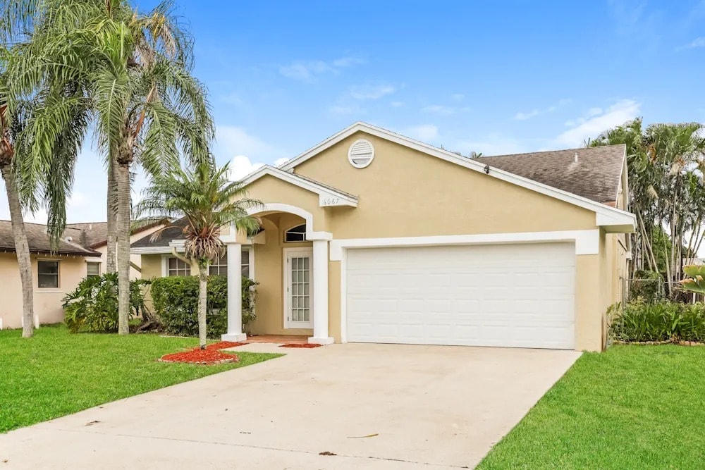 6066 Ungerer St in Jupiter, FL - Building Photo