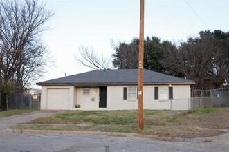 3982 Granite Hill Dr in Dallas, TX - Foto de edificio - Building Photo