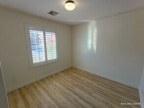 674 Iron Bridge St in Las Vegas, NV - Building Photo - Building Photo