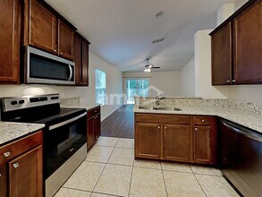 96405 Commodore Point Dr in Yulee, FL - Foto de edificio - Building Photo