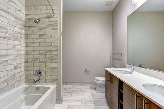 1339 W Madison St in Chicago, IL - Foto de edificio - Building Photo