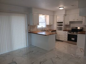 1703 W Oak Ave in Jonesboro, AR - Building Photo