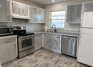 1406 SE 23rd Terrace in Cape Coral, FL - Building Photo - Building Photo