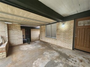 1165 Lake St in Clute, TX - Building Photo - Building Photo