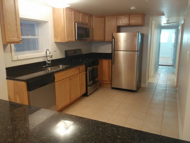 2639 W Winona St, Unit B