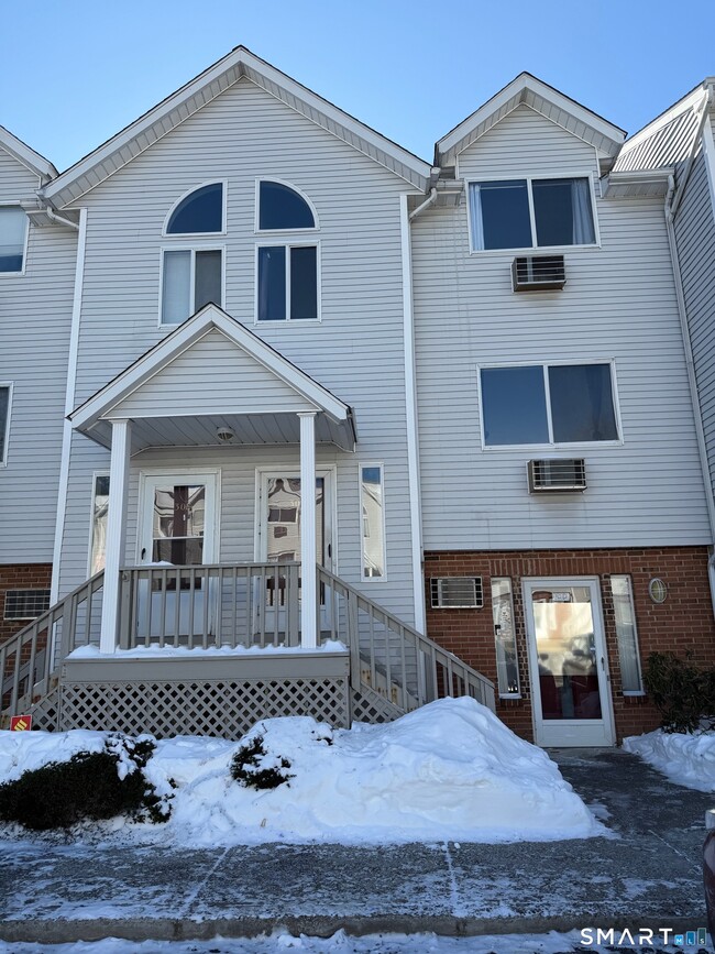 property at 925 Oronoke Rd