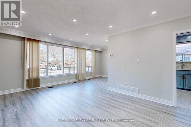 58 Milford Haven Dr in Toronto, ON - Building Photo - Building Photo