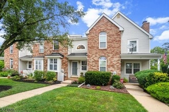 73 Crickhollow Ct in Hillsborough Township, NJ - Building Photo - Building Photo
