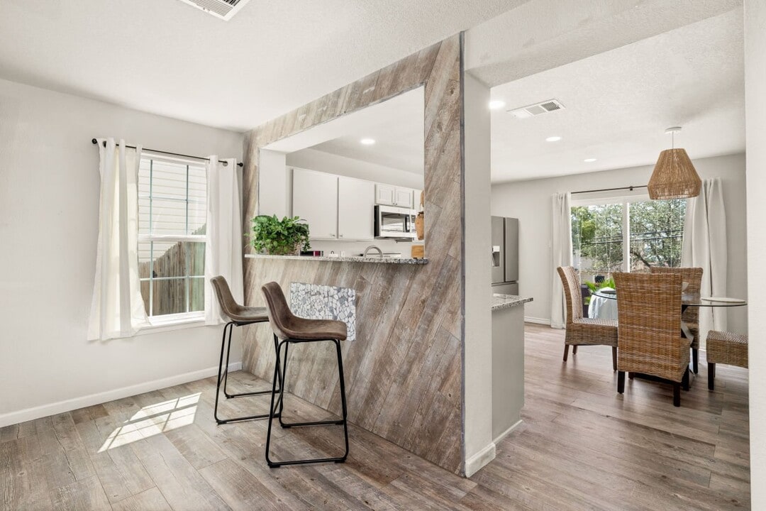 907 Grants Canyon in San Antonio, TX - Foto de edificio