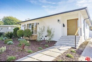 7406 W 82nd St in Los Angeles, CA - Building Photo