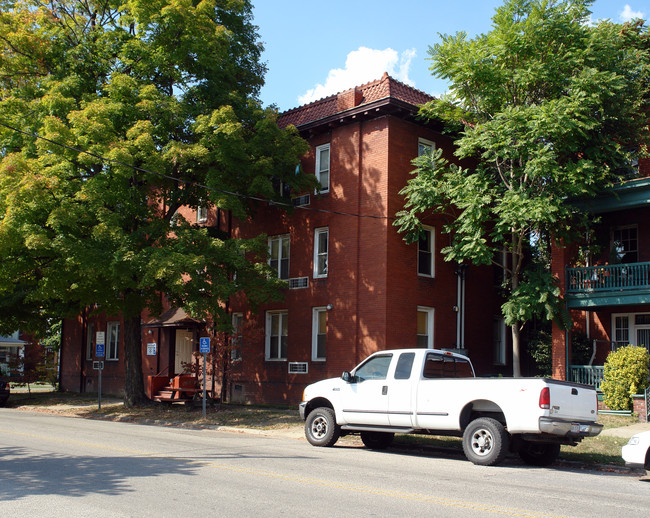 402 7th Ave in Huntington, WV - Building Photo - Building Photo