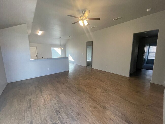 1215 Kingston St in Wolfforth, TX - Building Photo - Building Photo